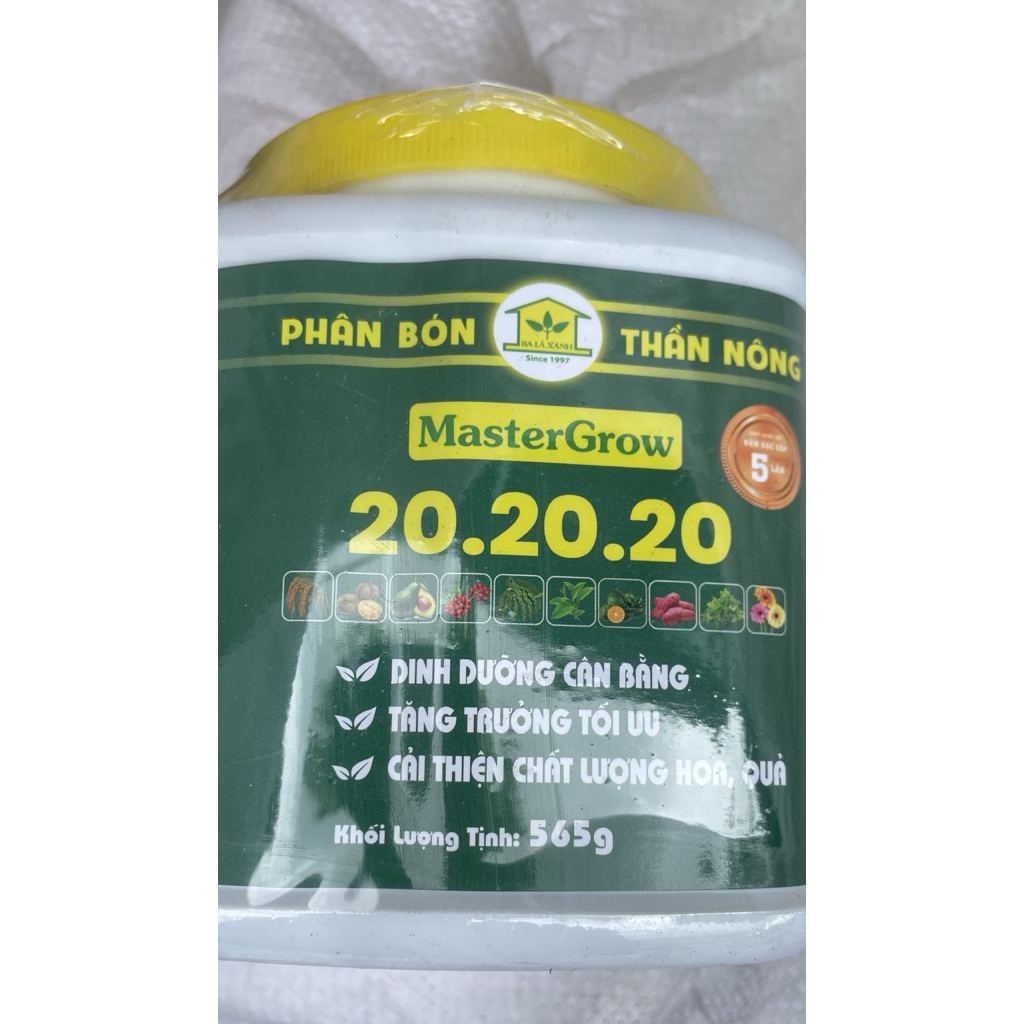 Phân bón lá NPK 20-20-20 TE lọ 565gr BA LÁ XANH
