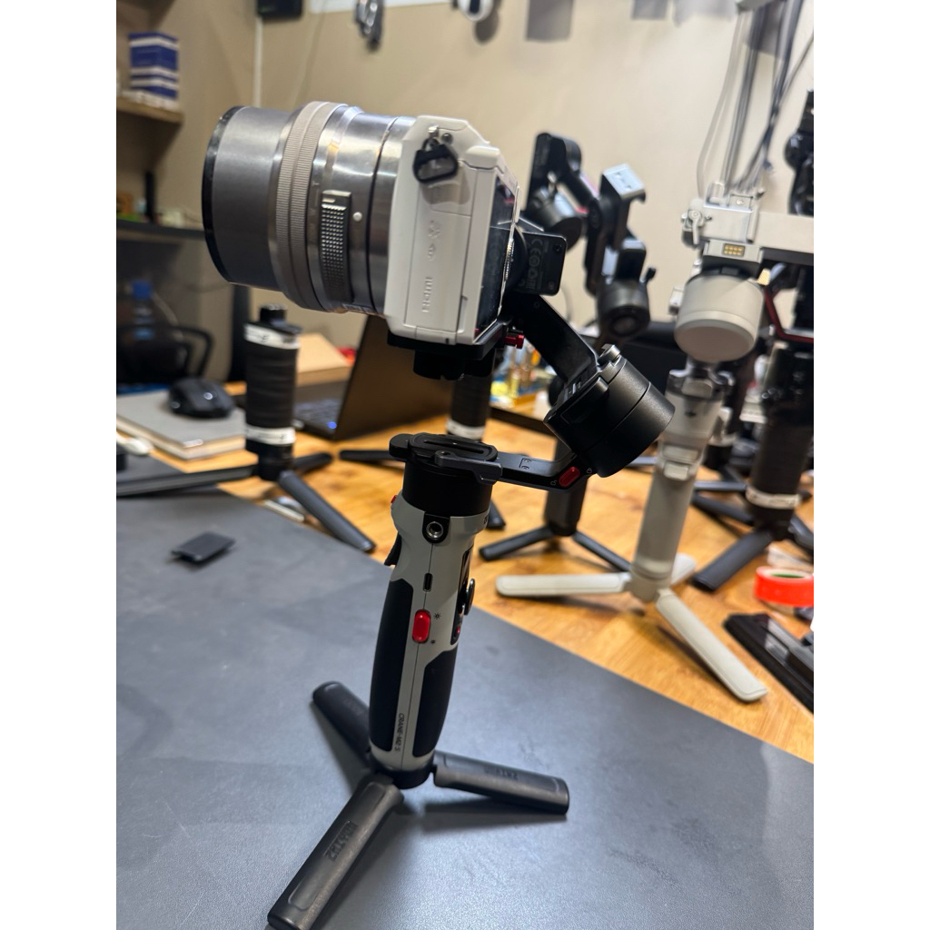 Gimbal Zhiyun Crane M2s 2nd có đèn chiếu sáng phù hợp máy ảnh nhỏ, gopro...