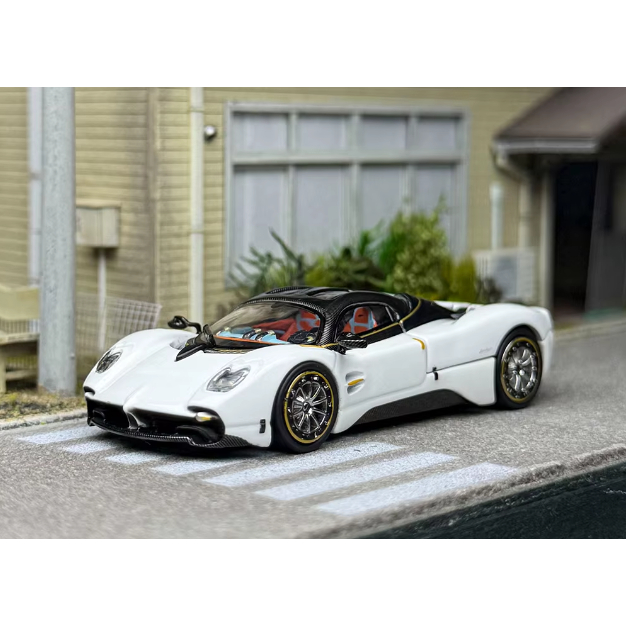 Mô hình ô tô Pagani Utopia 1:64 CM