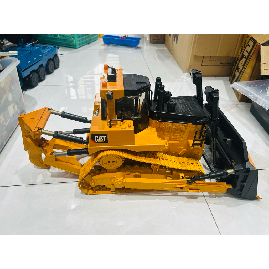 Mô hình xe ủi đất Bruder CAT Large Track-Type Tractor chính hãng ( Hàng 2nd)
