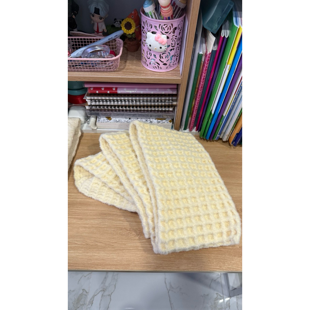 Khăn choàng len Waffle len cloud candy màu vàng gà con Handmade