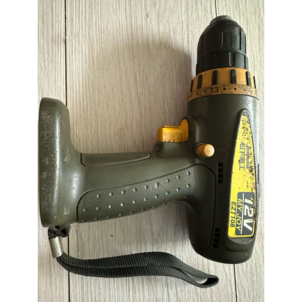 Máy khoan/vặn vít dùng pin nội địa Nhật bãi dòng National My Joy EZT108 12V