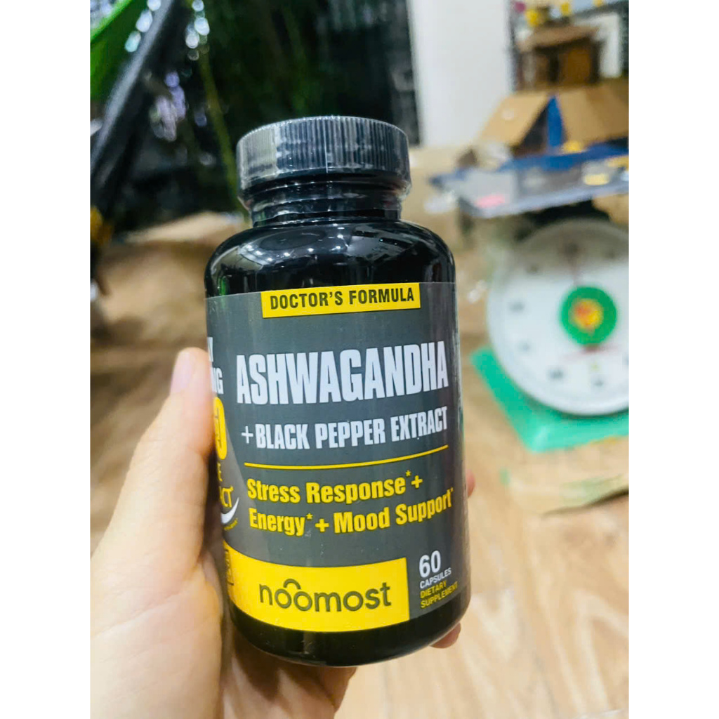 bột thảo dược rễ khô Ashwagandha và hạt tiêu đen NooMost