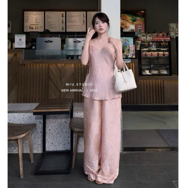 MIU.STUDIO •”Juli Set” Set bộ lụa 2 dây kèm quần suông ống rộng tôn dáng thanh lịch mặc đi du lịch đ