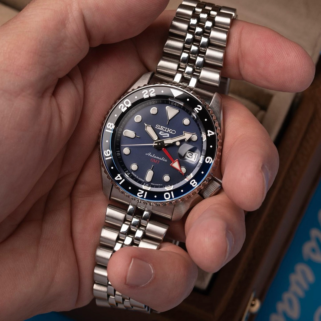 Đồng hồ nam dây thép Seiko 5 Automatic GMT Batman SSK003K1