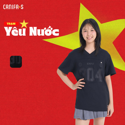 Áo thun boxy unisex trể em cộc tay cổ V phong cách thể thao năng động họa tiết sao vàng 30.4 CANIFA S 3TS26S020