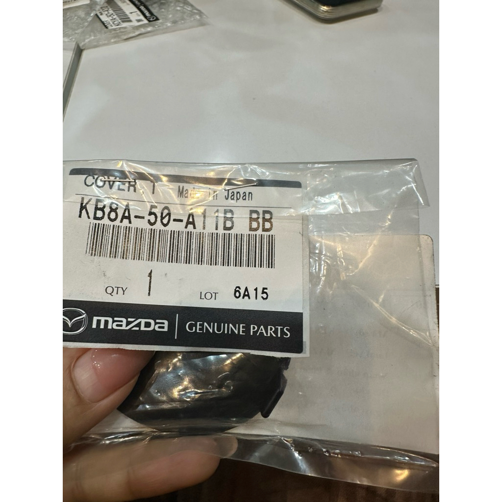 Nắp móc kéo cản trước mazda cx5-2018-2024