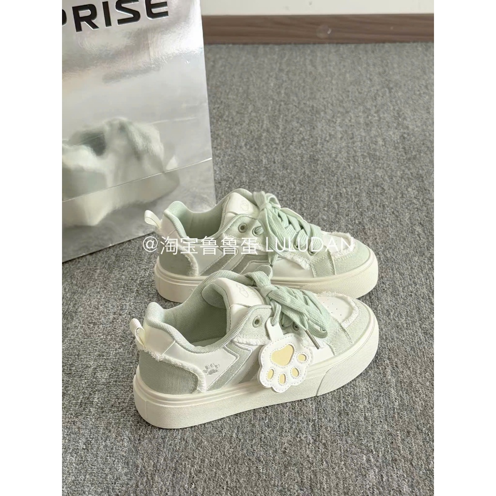 Cute Bear Sneaker - Giày Thể Thao Nữ Basic Kèm Charm Dễ Thương, Item Hot Trend