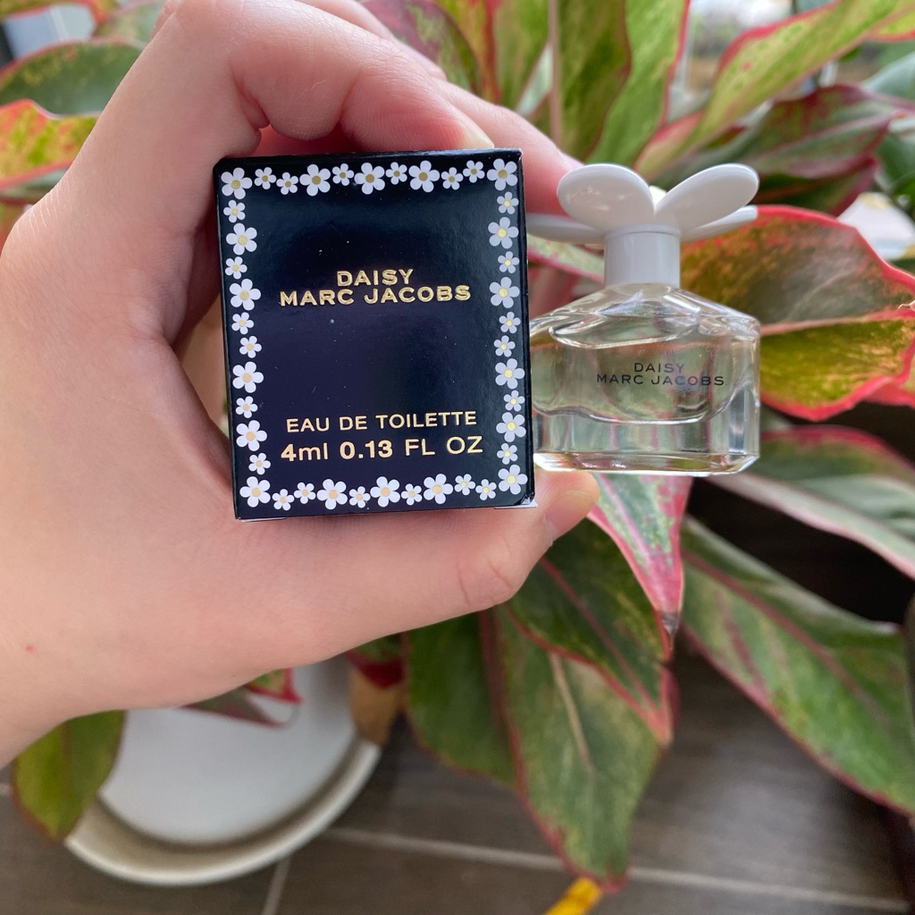 Nước hoa nữ mini Marc Jacobs Daisy Eau De Toilette 4ml