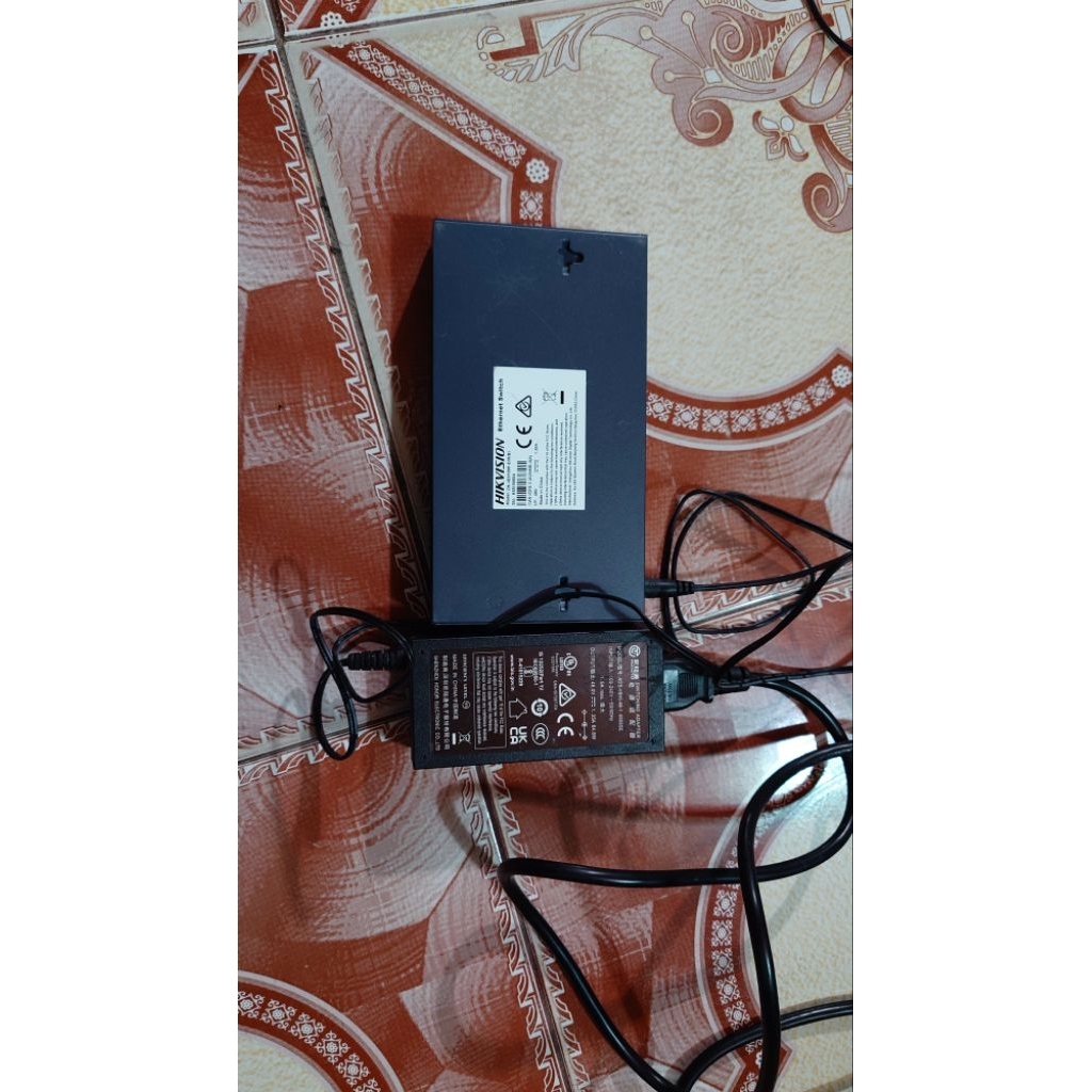 Switch PoE Hikvision  mã DS-3E0109P-E/M
