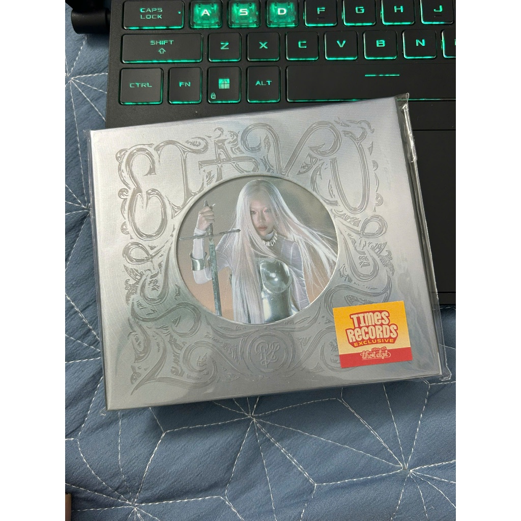 CD GIẢ VỜ GIỮA MỘT VẠN NGƯỜI PHÙNG KHÁNH LINH NGUYÊN SEAL CHÍNH HÃNG HÃNG ĐĨA THỜI ĐẠI NOT FOR SALE