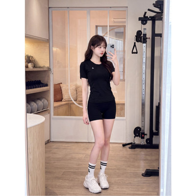 Bộ đồ tập gym, yoga nữ Fitme áo thun Sigma đen, quần legging đùi Glow cạp cao tôn dáng