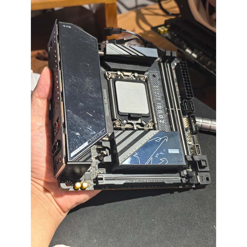 ( cũ) Mainboard Gigabyte Z890I AORUS ULTRA DDR5 (Wifi+Bluetooth+Thunderbolt 4)