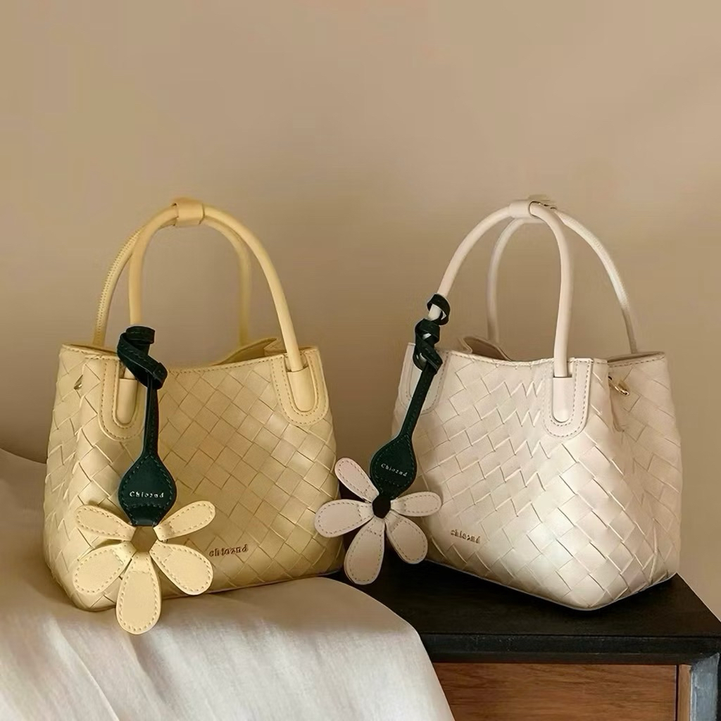 Túi Da Đang Dáng Giỏ Xách tăng kèm Charm Da Hoa HS409