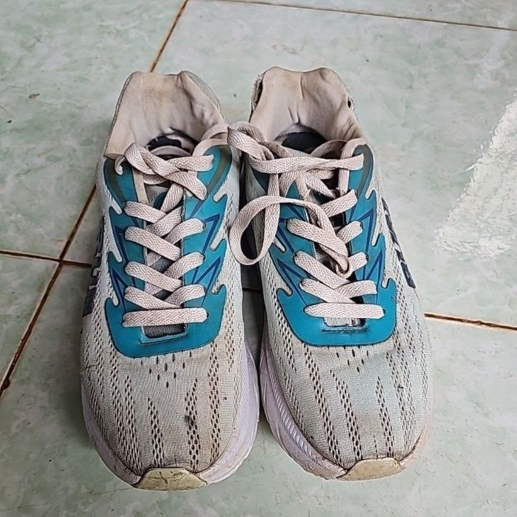 Giày Goya Size 42 Run Together êm - cũ