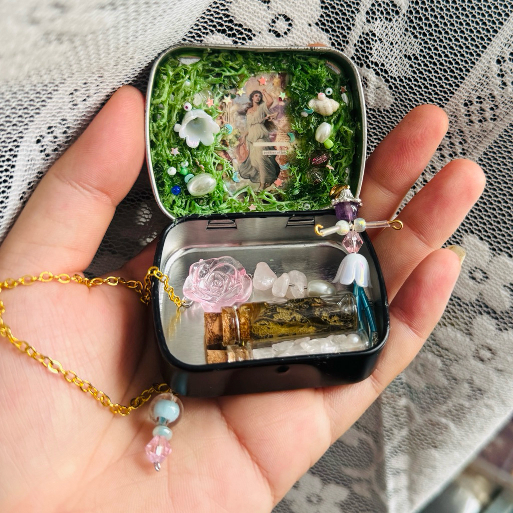 Hộp thiếc đựng phụ kiện Aphrodite - Mini altar Pocket box