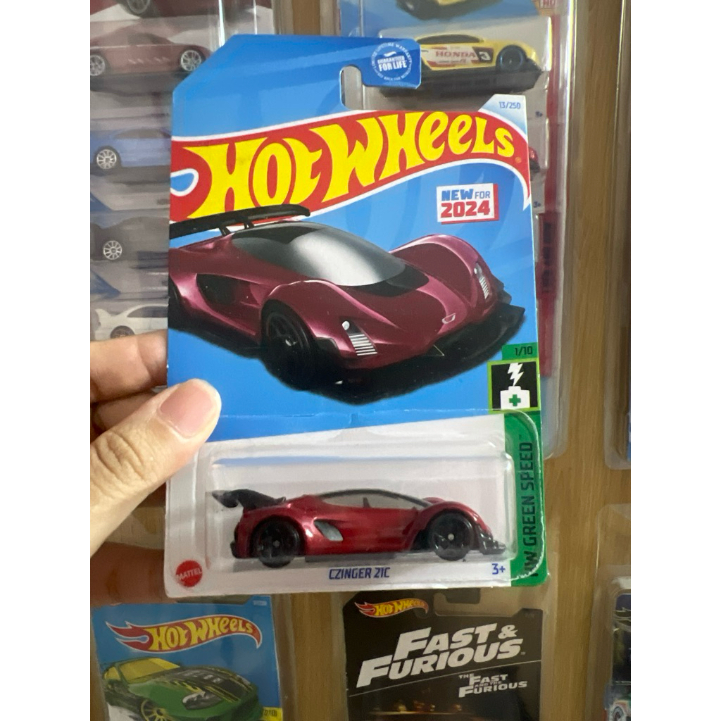 Xe Mô Hình Hot Wheels CZINGER 21C Đỏ