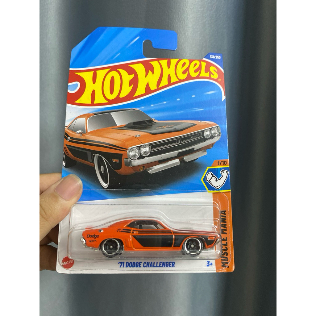 Xe Mô Hình Hot Wheels 71 DODGE CHALLENGER