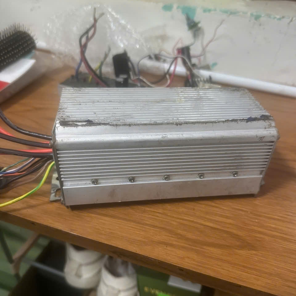 IC 1800W XE CẮT CỎ AEG 58V