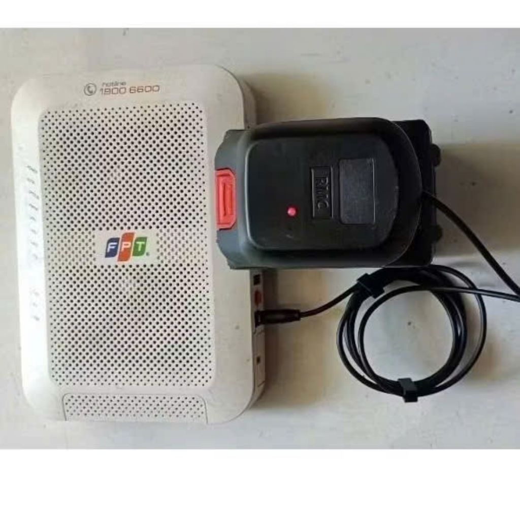 Cấp Nguồn Cho Wi-fi 12v (Jack Đen) Bằng Pin Máy Khoan Chân Pin M21 - Chân Pin Phổ Thông