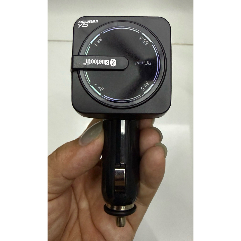 * Bộ tẩu phát sóng FM tích hợp sạc ô tô (FM Transmitter).