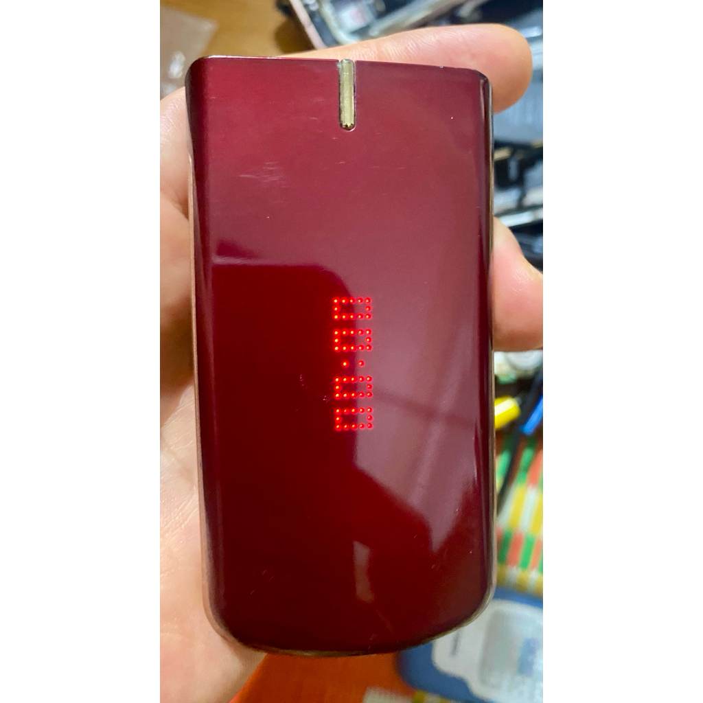 Xác LG GD350 sáng đèn phím, có chuông khởi động,màn trong k thấy lên gì, đèn led ngoài còn oce, kèm 