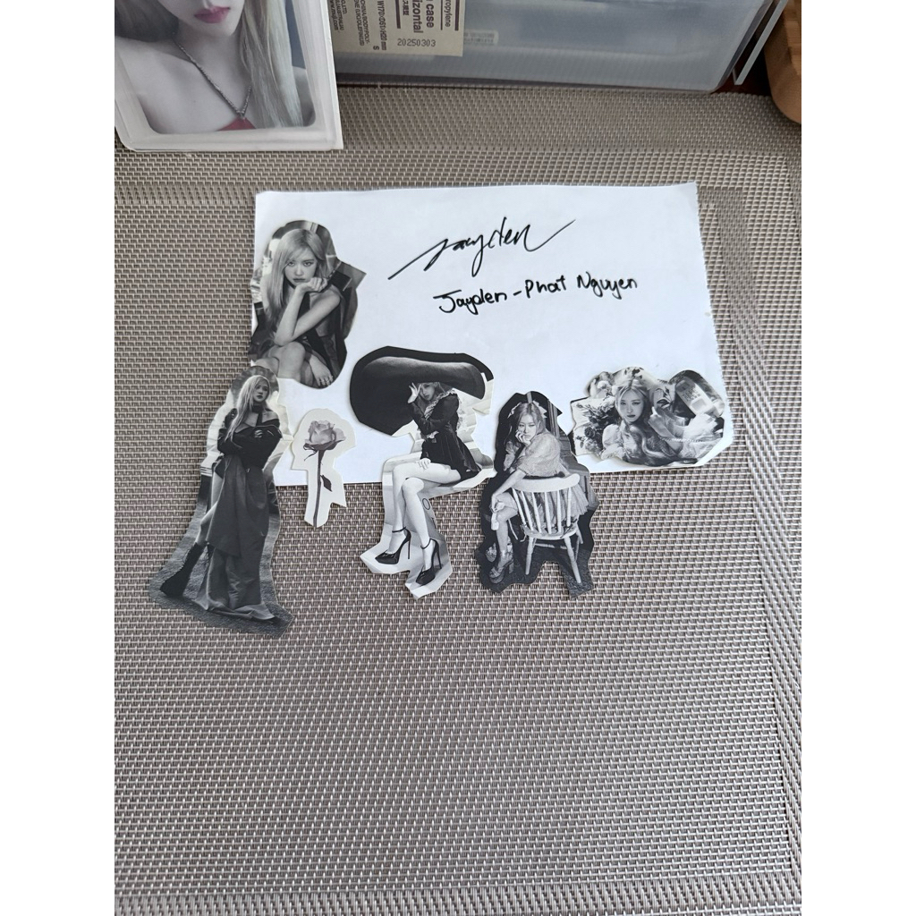 [ROSÉ]- Sticker album -R- 6 cái