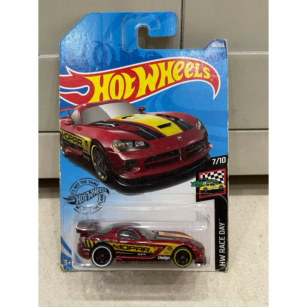 Xe mô hình đồ chơi Hotwheels cơ bản 1:64 - Dodge viper SRT10 ACR (card như hình)