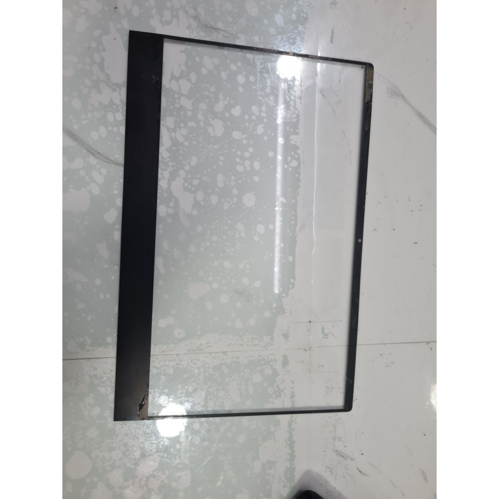mặt B msi modern 14 - 14D1