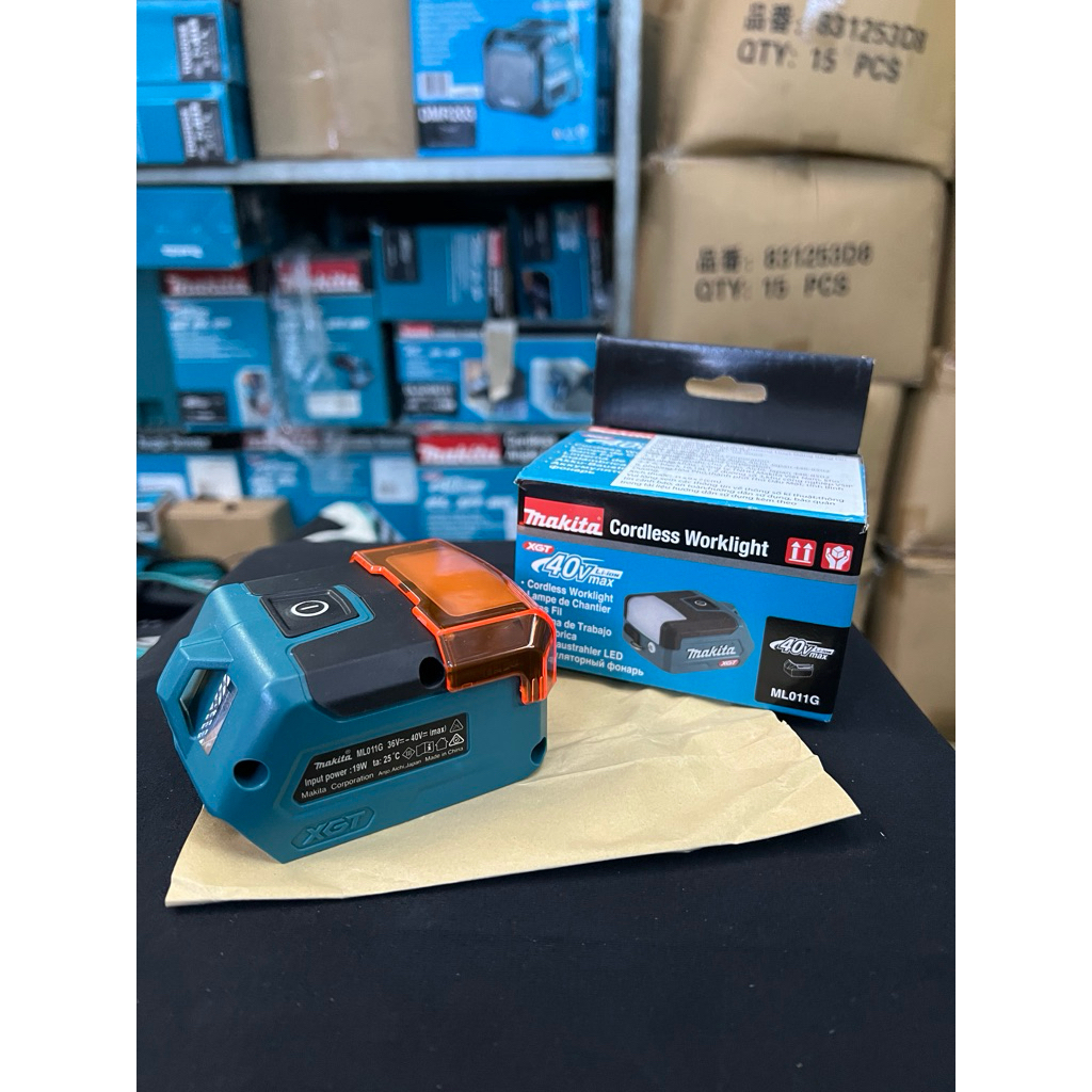 Đèn led dùng pin 40Vmax/ USB Makita ML011G