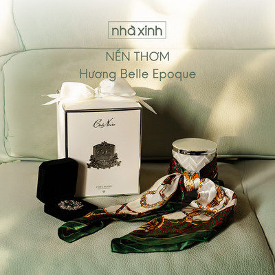 Nến Thơm Herringbone White & Silver Kèm Trâm Cài Áo Và Khăn Lụa Cote Noire  - Hương Belle Epoque