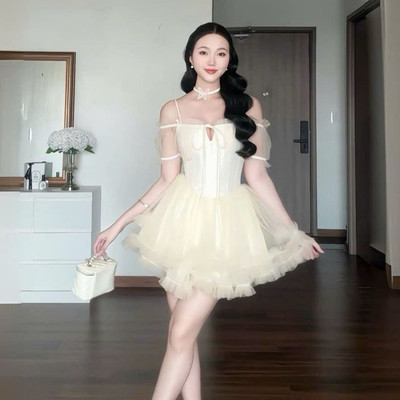 Kamy Dress Wonderhouse Đầm trễ vai dáng xoè chất vải dày dặn phối lưới bồng bềnh công chúa dự tiệc sang trọng