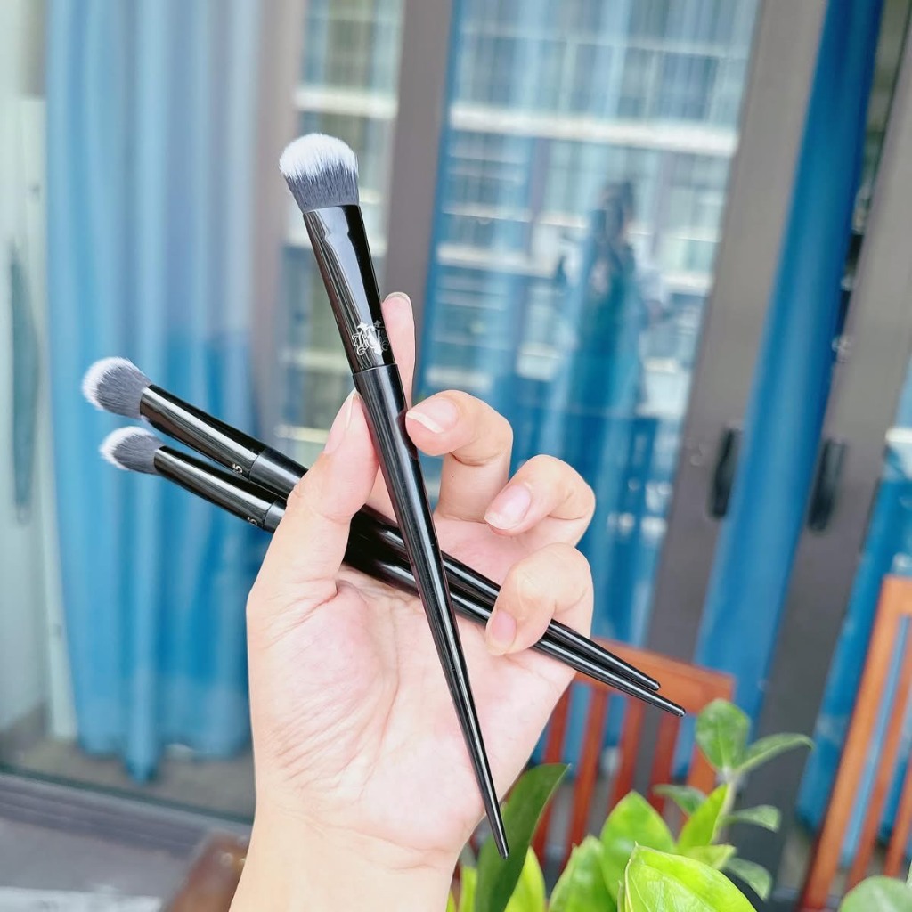 {Katvon D35} Cọ Che khuyết điểm KVD 35 đầu vát xéo dễ dàng dặm tán kem nền ,che khuyết điểm khi make
