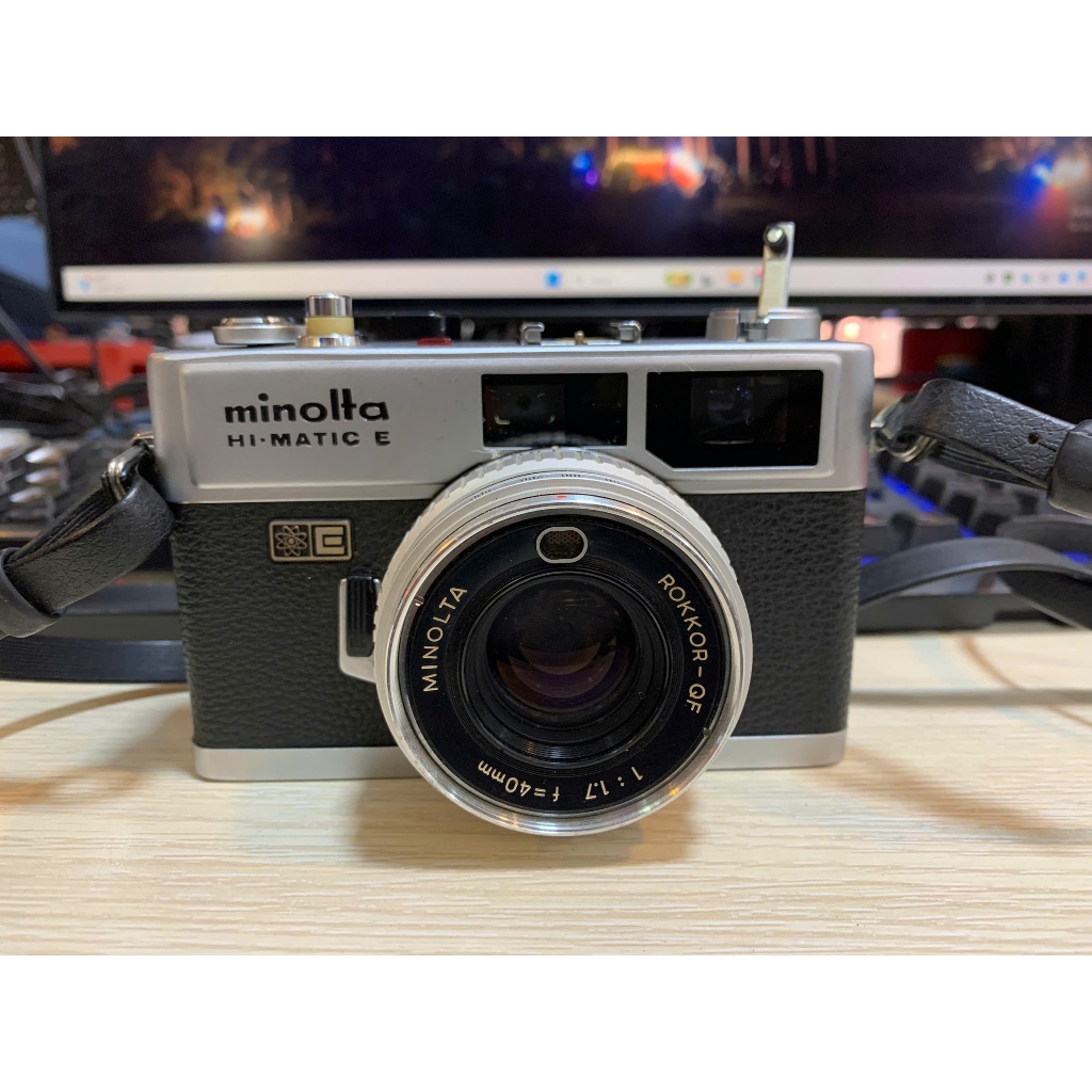 Hi-matic E - máy ảnh minolta himatic E
