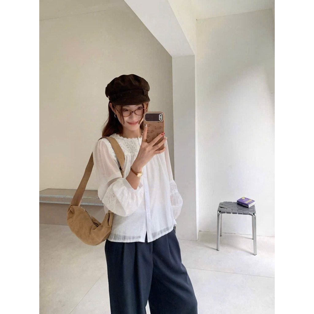 Áo sơ mi cổ tròn phối ren boi thân tay áo dài tay 2 lớp by Cimie Closet bị