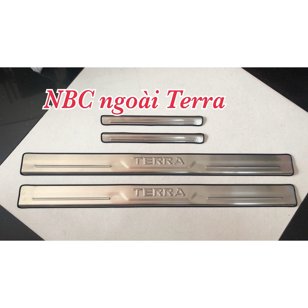 Ốp bậc cửa chống xước ngoài Nissan Terra. #Nẹp bước chân ngoài Nissan Terra inox.