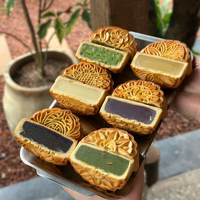 Bánh Trung Thu Truyền thống Thập Cẩm, Đậu Xanh, Trà Xanh, Sữa Dừa ngon như ký ức xưa
