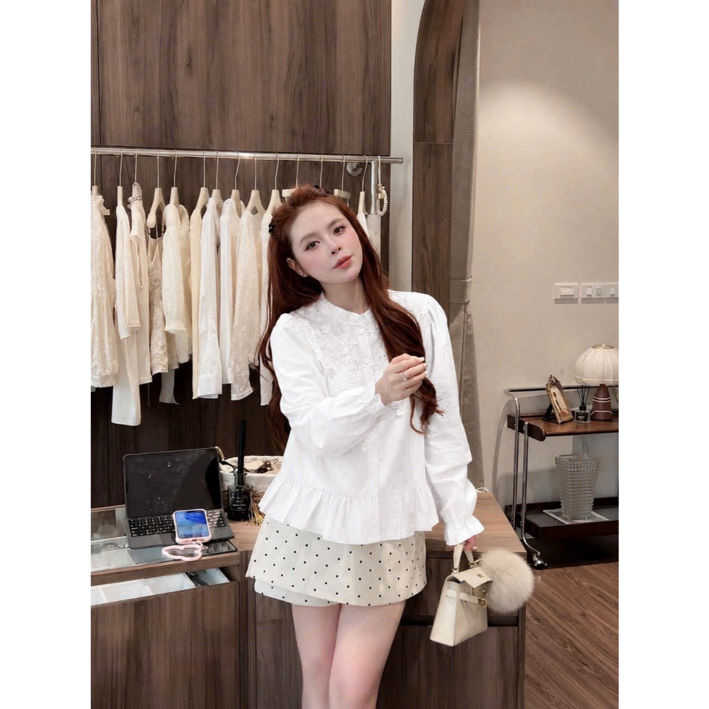 Áo sơ mi cổ trụ phối ren hoa nổi vạt bèo dài tay bo chun by Cimie Closet