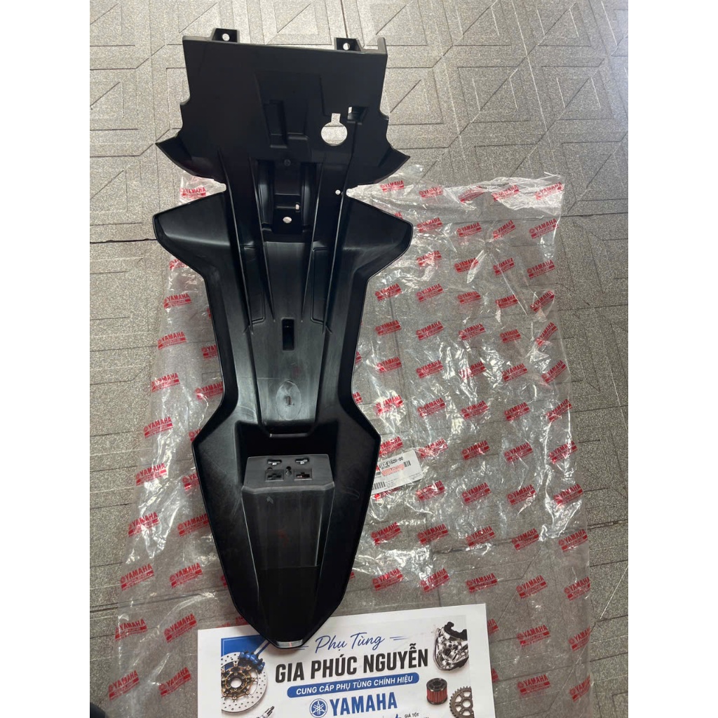 Chắn bùn sau (dè biển số) NVX V3, chính hãng yamaha