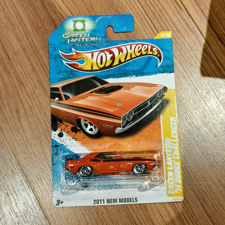 Xe mô hình Hot Wheels Dodge Challenger