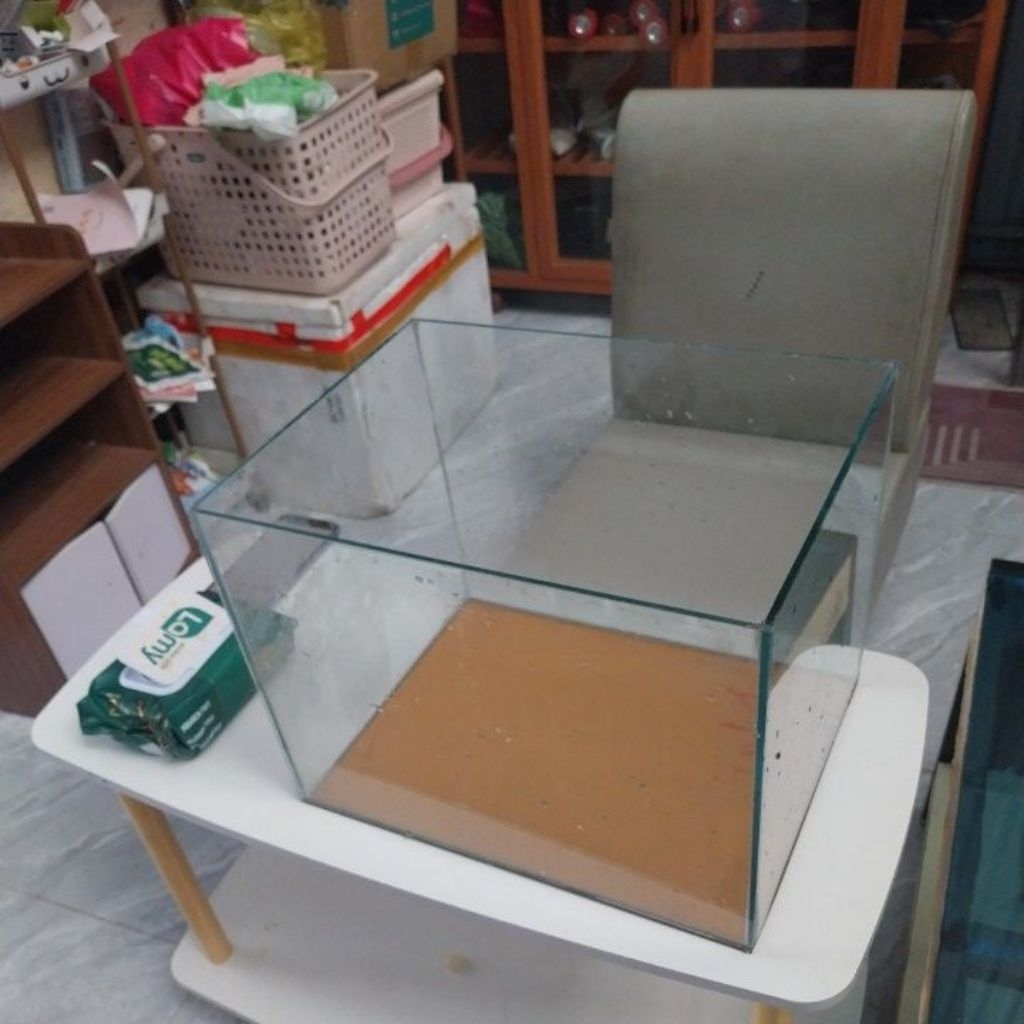hồ cá 40x30x30 kính cũ có trầy xước không đáng kể
