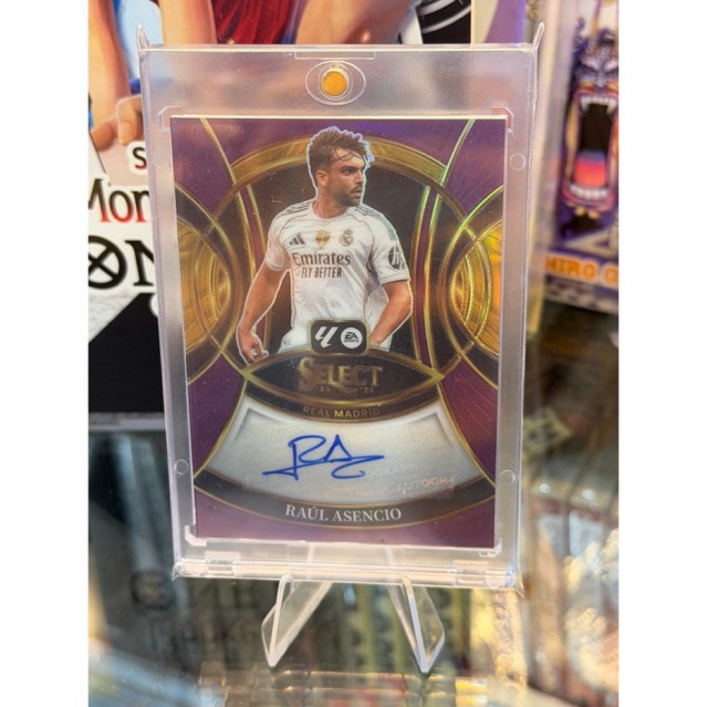 [THẺ DÀY,NUMBER THẤP] Thẻ Chữ Kí Cầu Thủ RAUL ASENCIO Panini Select LALIGA 2025-26 /49 Foil Vàng Tím
