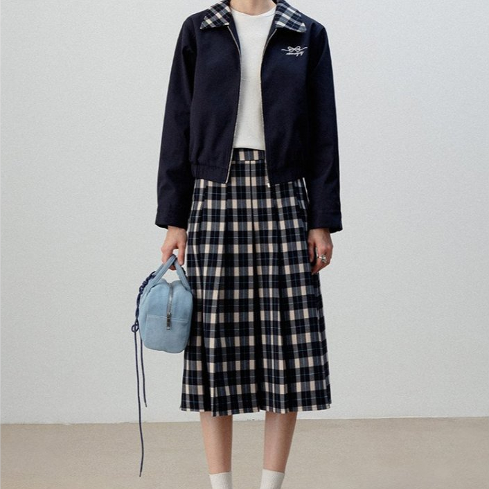 [EGGKA] Áo khoác thêu họa tiết EGGKA, áo croptop, chân váy midi kẻ caro.màu xanh đậm