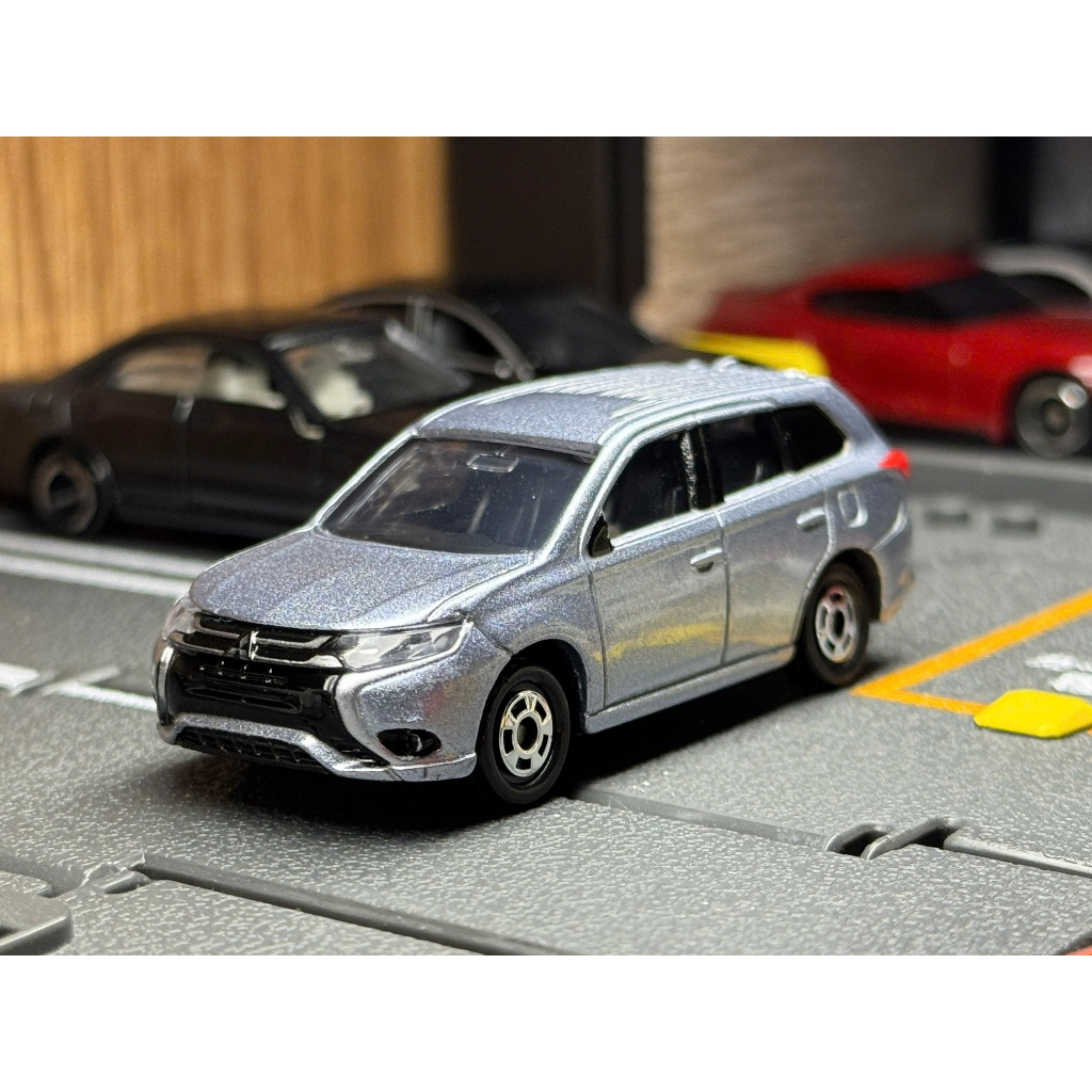Tomica No.70 Mitsubishi Outlander PHEV Tỉ lệ 1/63 (Như mới, Không hộp)