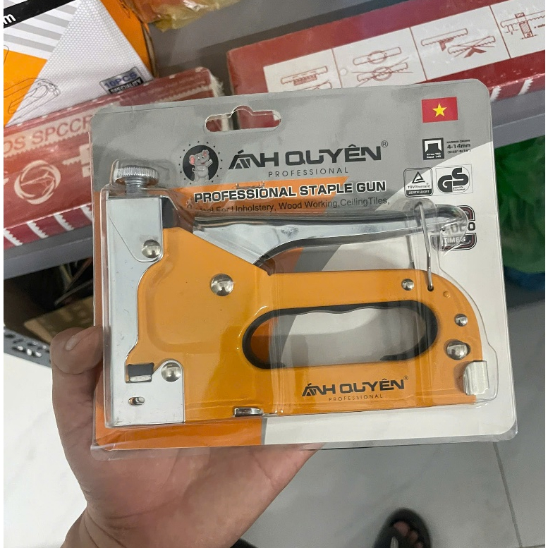 Máy bấm ghim cầm tay Ánh Quyên, Súng bắn ghim cầm tay tặng kèm hộp ghim KHÔNG cần điện, Ghim vào gỗ,