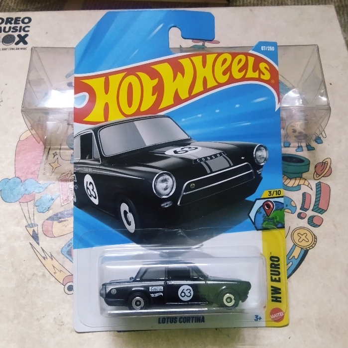 Xe mô hình Hot Wheels Lotus Cortina