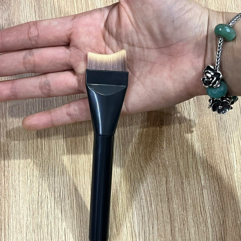 Cọ Tán Kem Nền Đuôi Cá Màu Đen H33, Mịn Da Ôm Sát Khuôn Mặt , Cọ Đánh Nền Trang Điểm Chuyên Nghiệp- 
