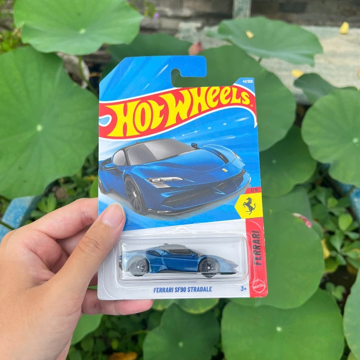 HOT WHEELS FERRARI SF90 BLUE