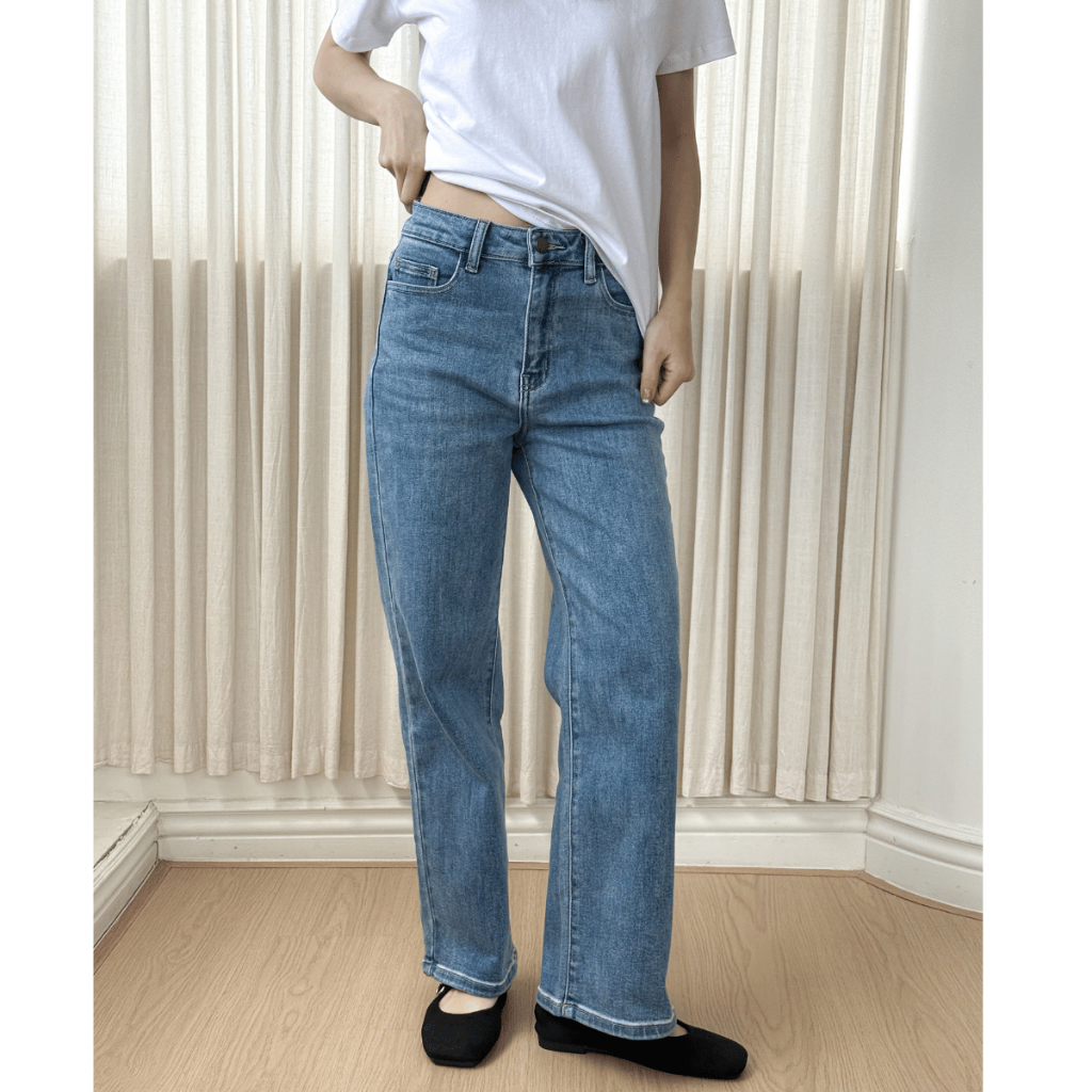 HASHTAGEM - Quần Jean Ống Rộng FLSJ.2 Sky Blue, Form Rộng Vừa, Co Giãn Nhẹ, Xanh Nhạt Trơn