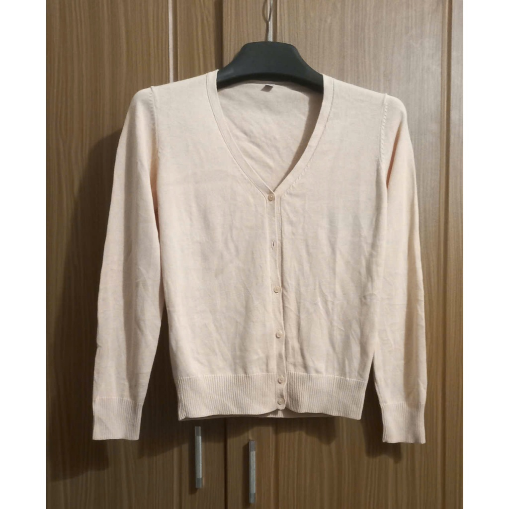 thanh lý áo len Cardigan của Uniqlo sai M vàng